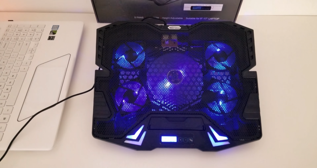 TopMate C7 Gaming Laptop Cooling Pad open powered up